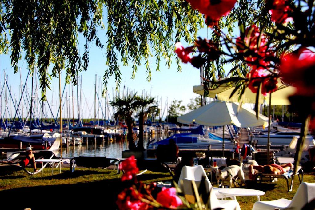 Hoteldorf Seepark Weiden Weiden am See Buitenkant foto